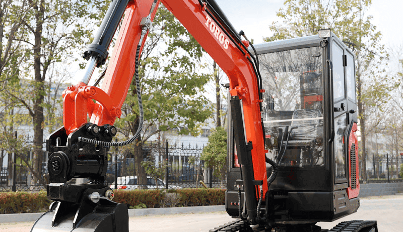 Mini pelle 2,5 tonnes compacte et puissante avec cabine, idéale pour les travaux d’ingénierie municipale, le paysagisme ou les chantiers urbains. Moteur 24,5 kW – Performances professionnelles – Garantie 1 an.